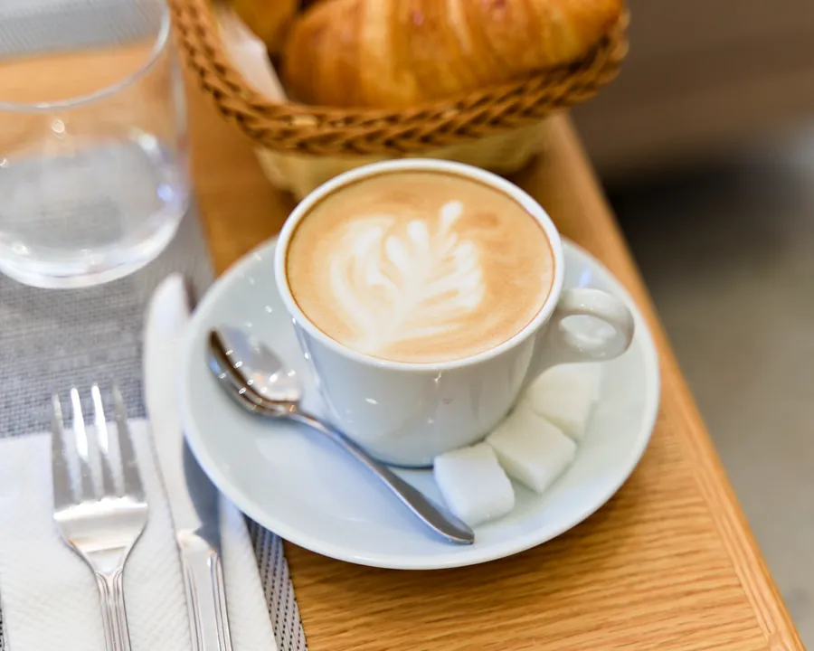 Café latte servi chez COZY 59